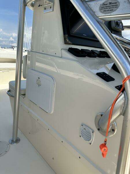 2008 Parker 2501 Center Console - Console