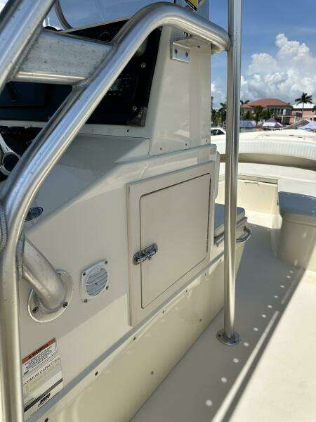 2008 Parker 2501 Center Console - Console