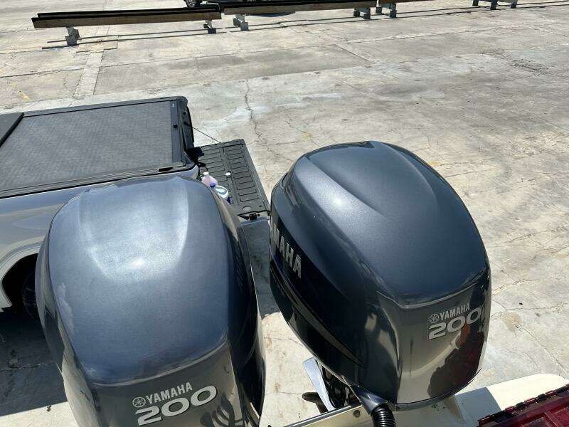 2008 Parker 2501 Center Console - Engine Tops
