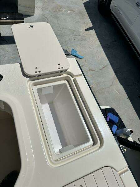 2008 Parker 2501 Center Console - Livewell