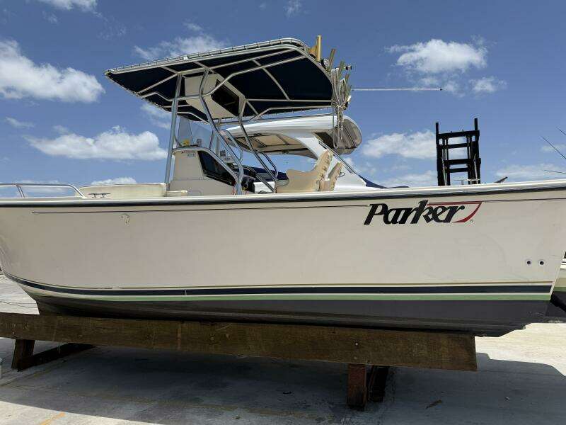 2008 Parker 2501 Center Console - Main Profile