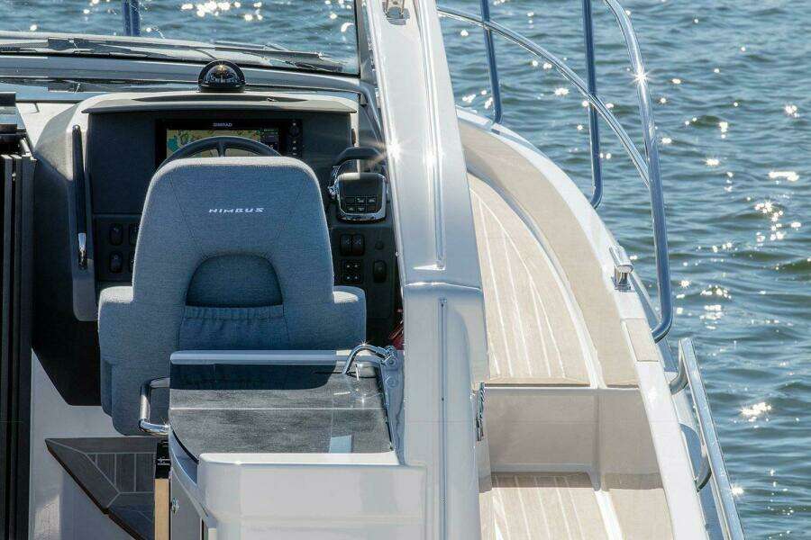 33ft Nimbus Yacht For Sale