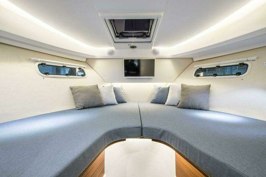 33ft Nimbus Yacht For Sale