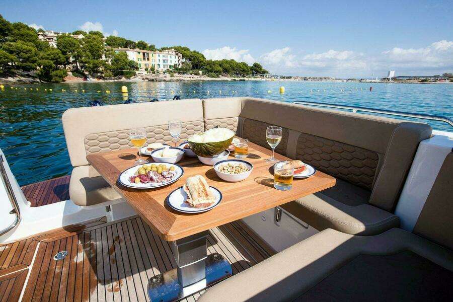33ft Nimbus Yacht For Sale