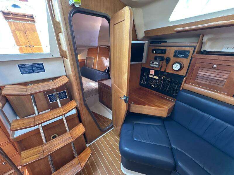 Flagship 35ft Catalina Yacht For Sale