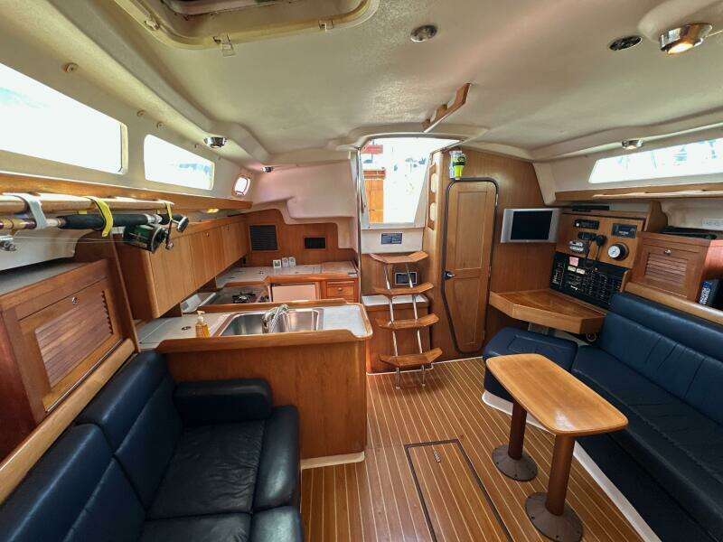 Flagship 35ft Catalina Yacht For Sale