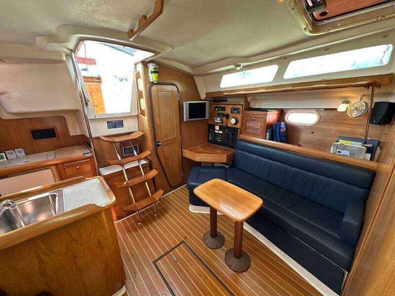 Flagship 35ft Catalina Yacht For Sale