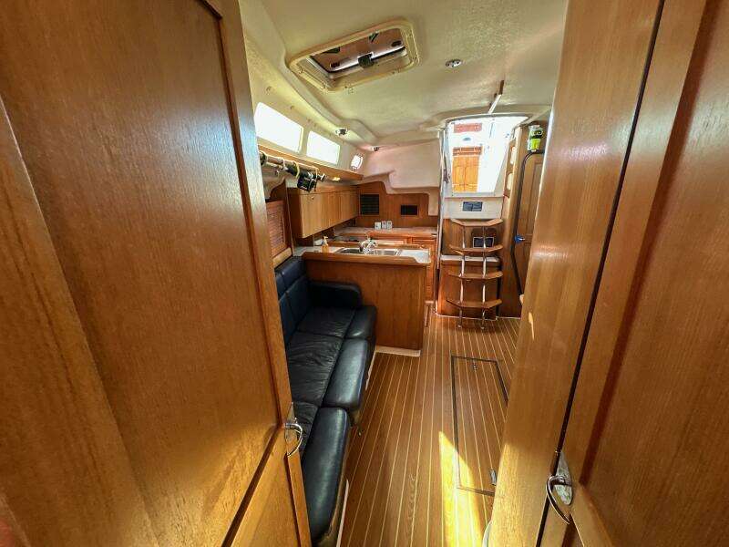 Flagship 35ft Catalina Yacht For Sale
