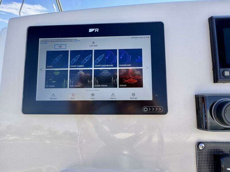 22ft Boston Whaler Yacht For Sale