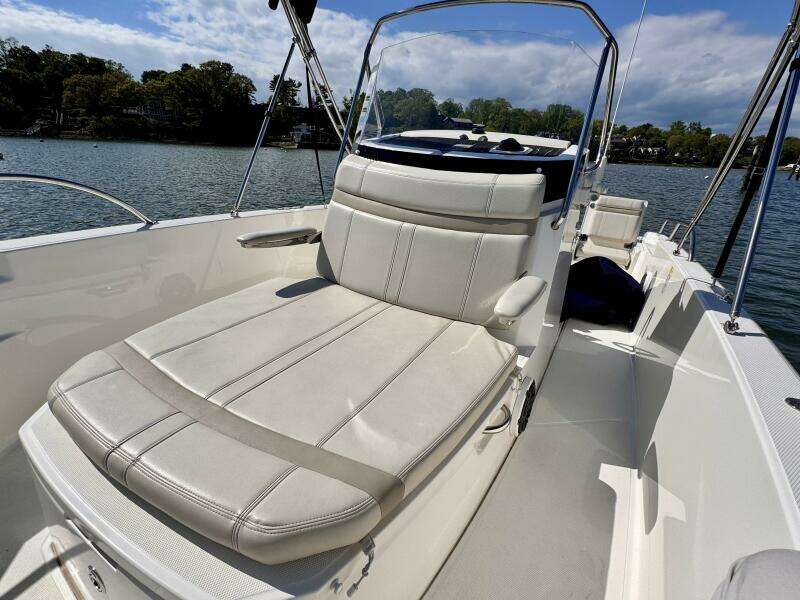 22ft Boston Whaler Yacht For Sale
