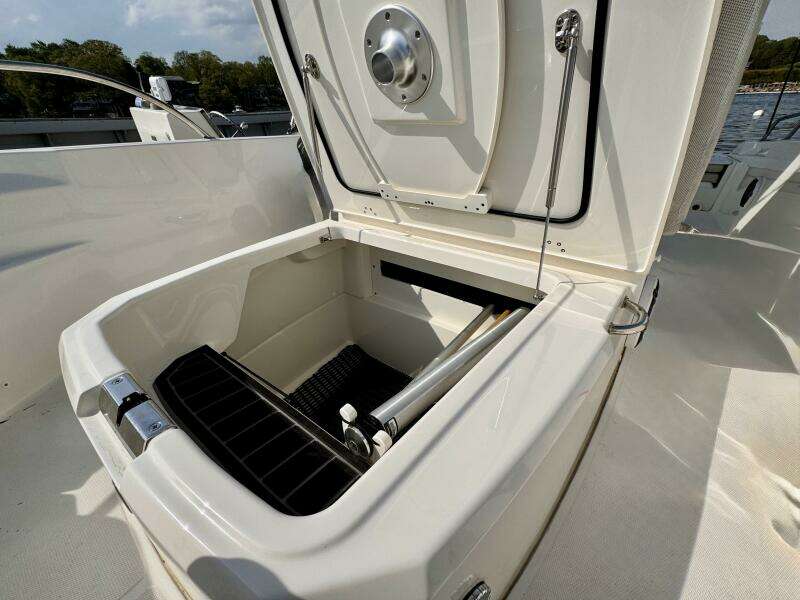 22ft Boston Whaler Yacht For Sale