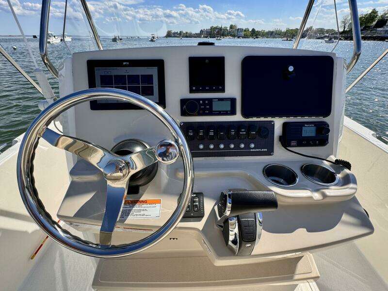 22ft Boston Whaler Yacht For Sale