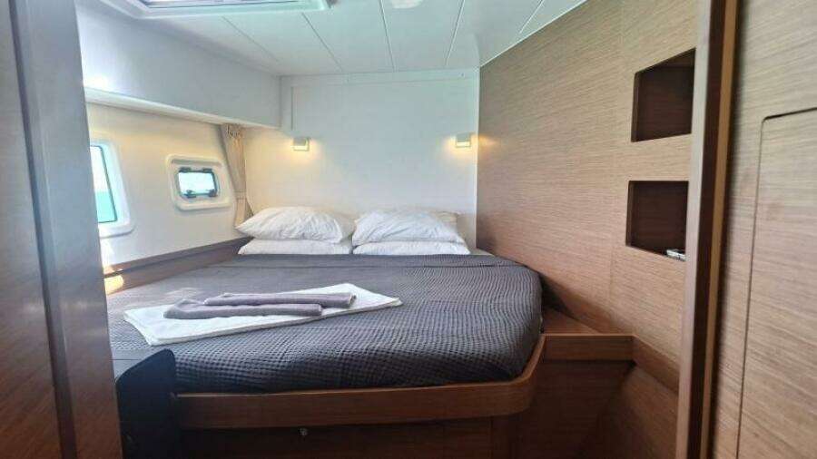 Total Eclipse 42ft Lagoon Yacht For Sale