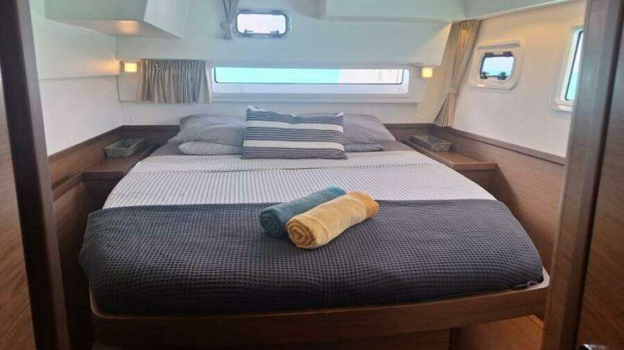 Total Eclipse 42ft Lagoon Yacht For Sale