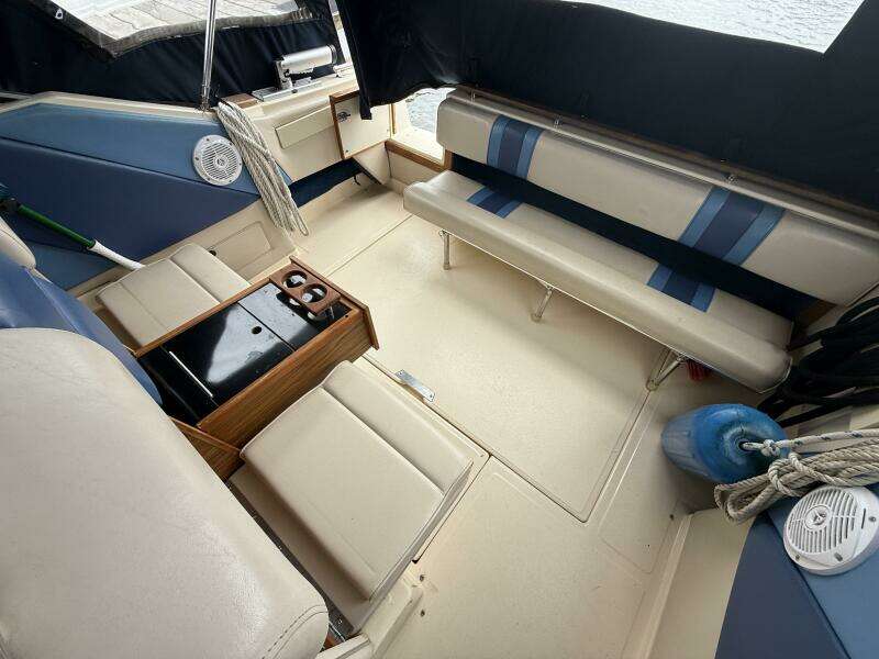 27ft Sea Ray Yacht For Sale