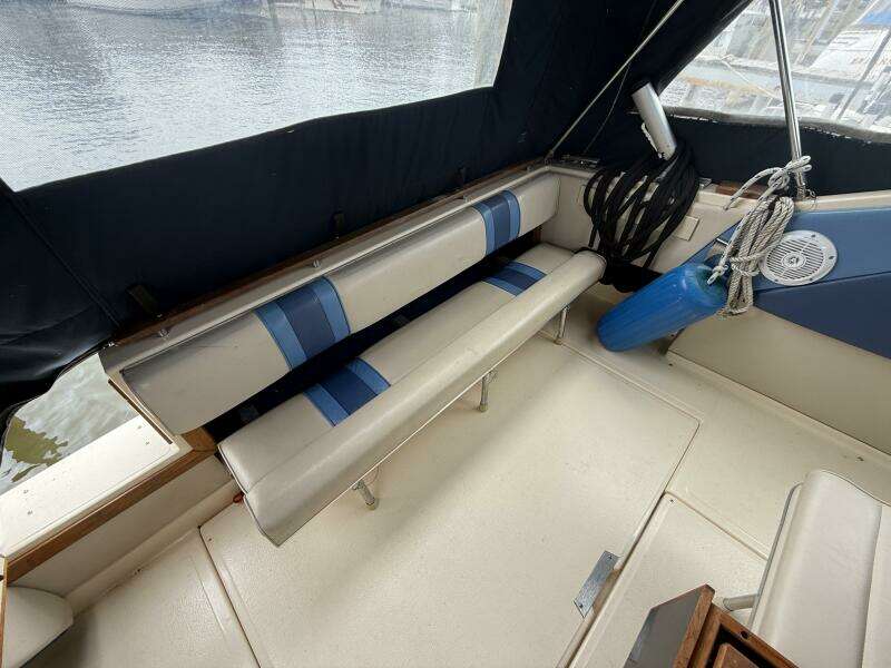 27ft Sea Ray Yacht For Sale