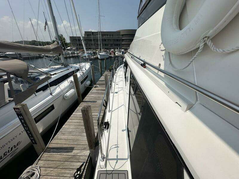 PerfectSeas 42ft Carver Yacht For Sale