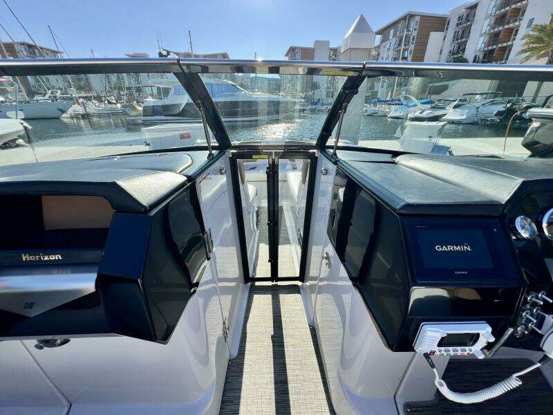 30ft Four Winns Yacht For Sale
