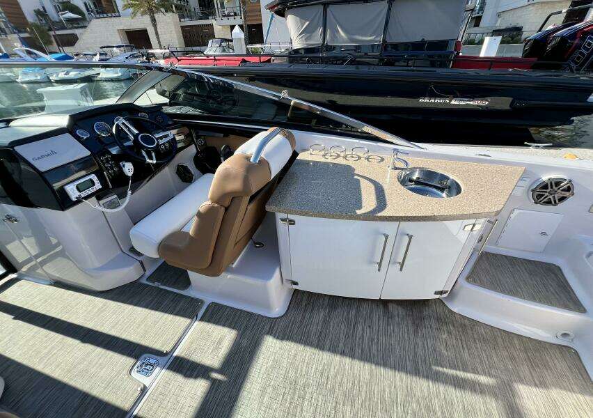30ft Four Winns Yacht For Sale
