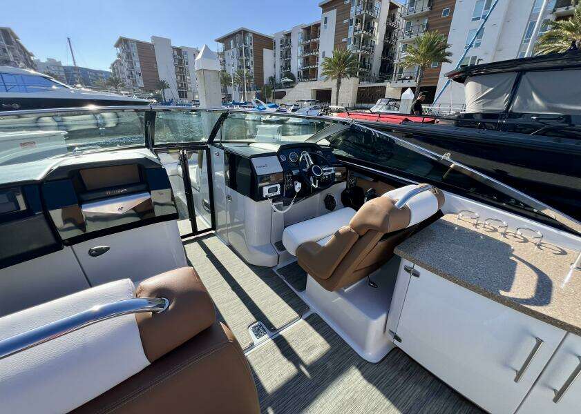 30ft Four Winns Yacht For Sale