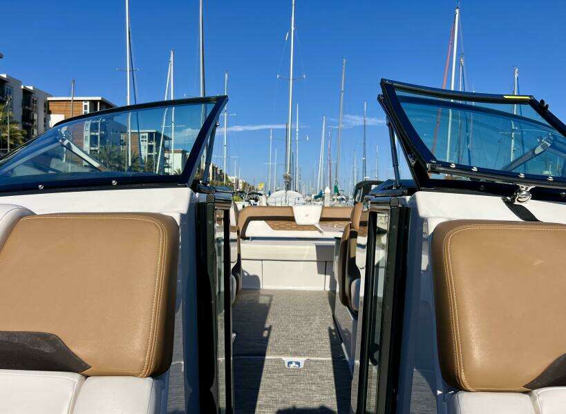 30ft Four Winns Yacht For Sale