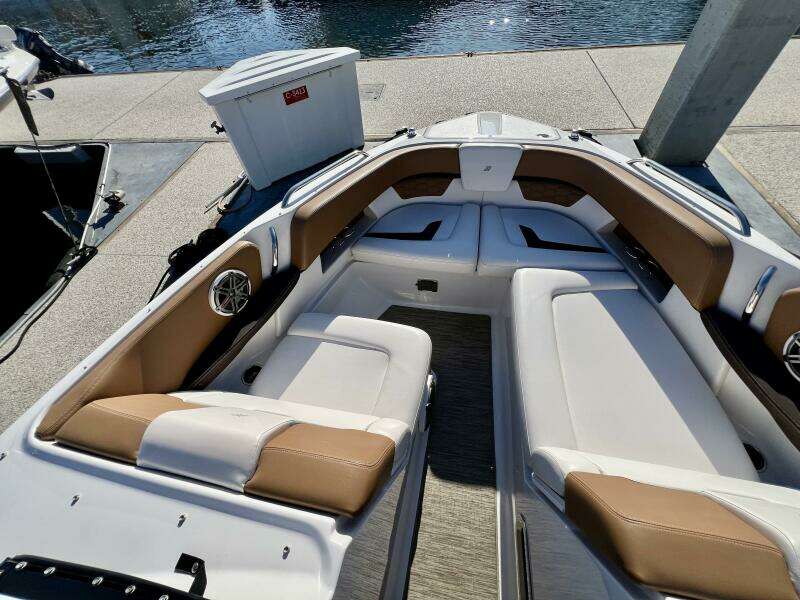 30ft Four Winns Yacht For Sale