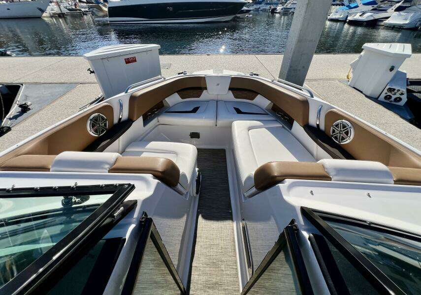 30ft Four Winns Yacht For Sale