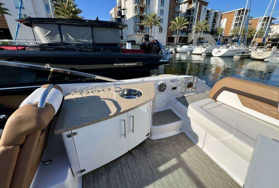 30ft Four Winns Yacht For Sale