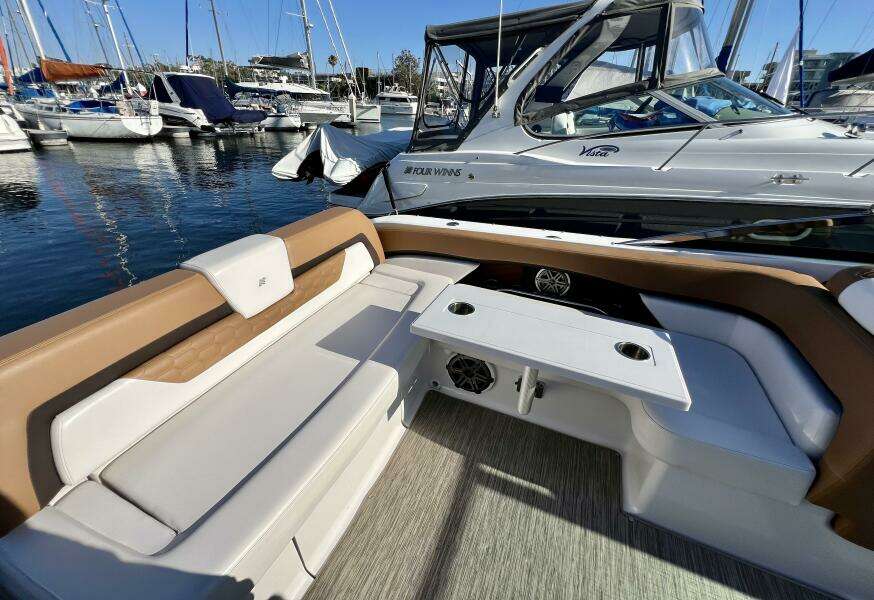 30ft Four Winns Yacht For Sale