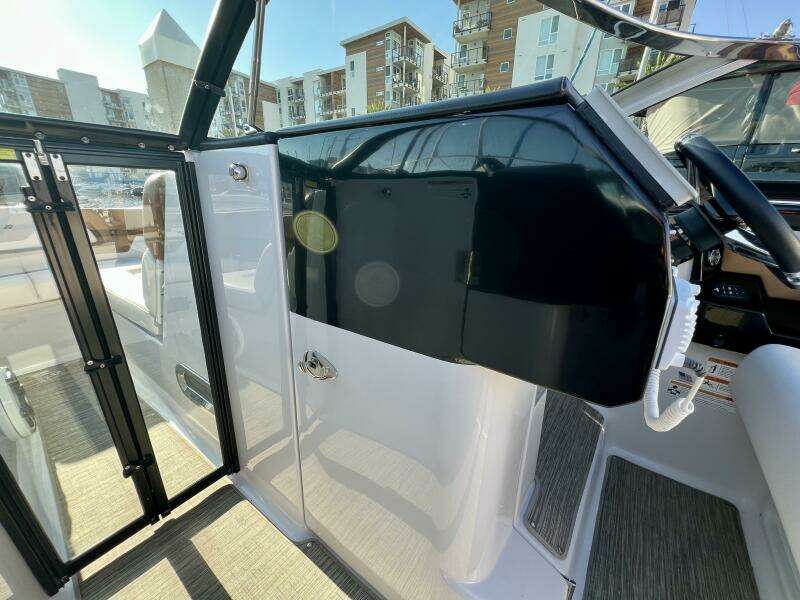 30ft Four Winns Yacht For Sale