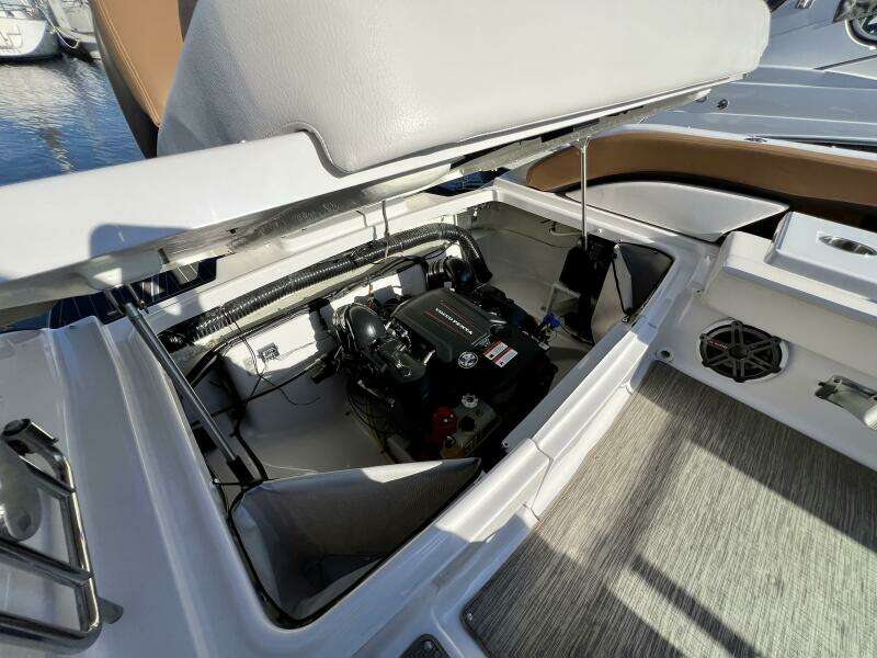 30ft Four Winns Yacht For Sale