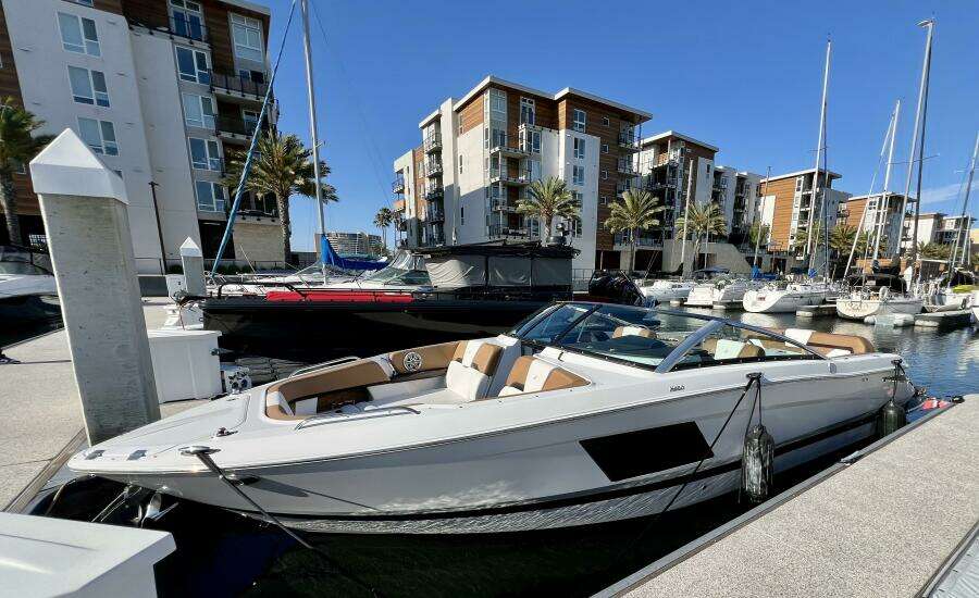 30ft Four Winns Yacht For Sale