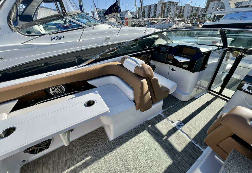 30ft Four Winns Yacht For Sale