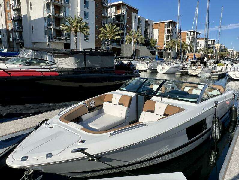 30ft Four Winns Yacht For Sale