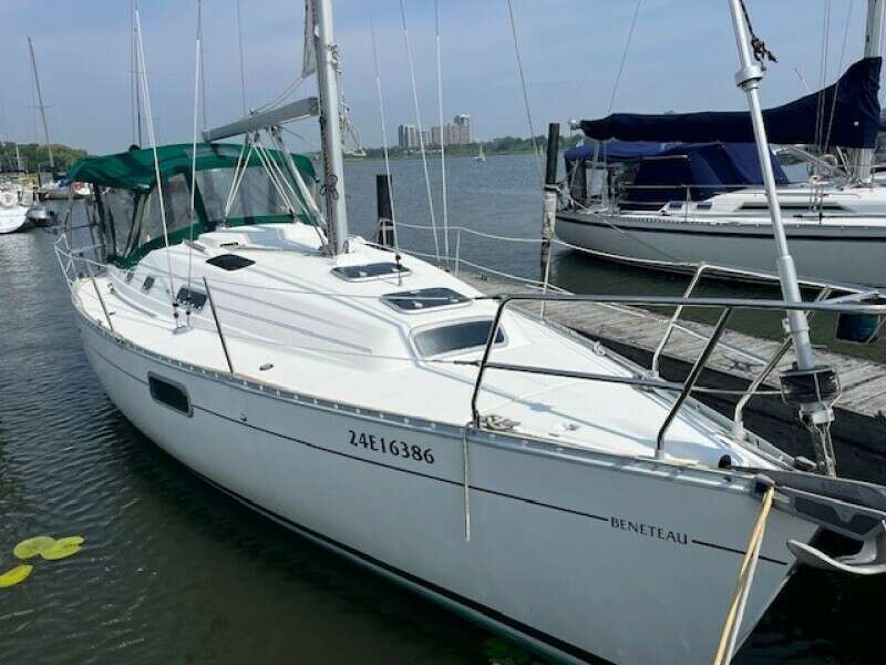 32ft Beneteau Yacht For Sale