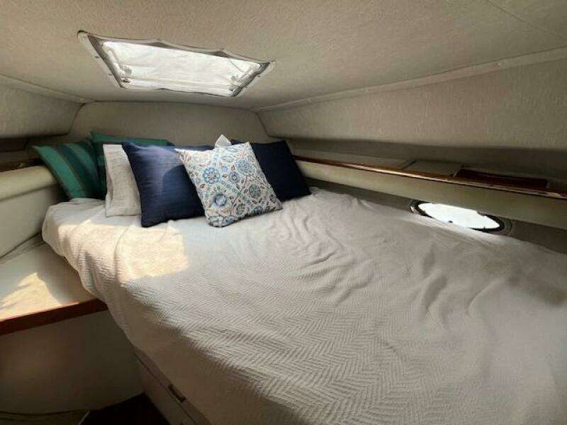 32ft Cruisers Yacht For Sale