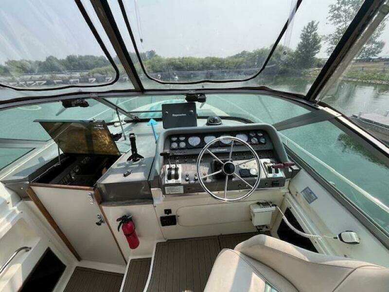 32ft Cruisers Yacht For Sale