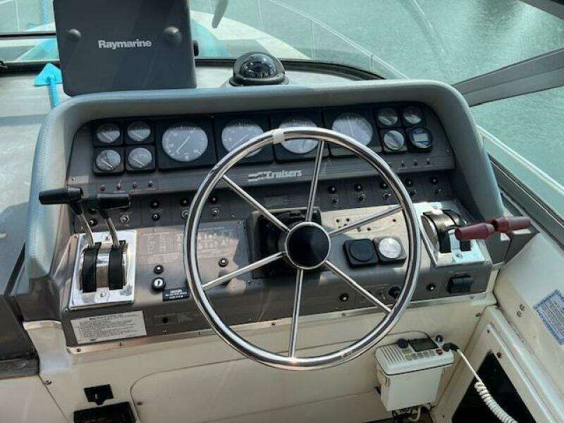 32ft Cruisers Yacht For Sale