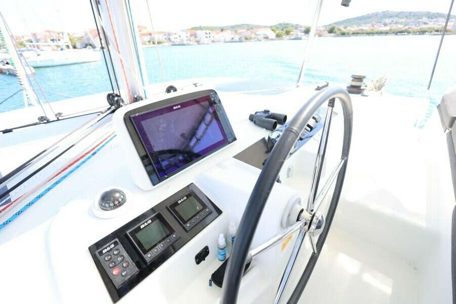 2020-lagoon-46-sail-9906407-20250830010130065-4.jpg