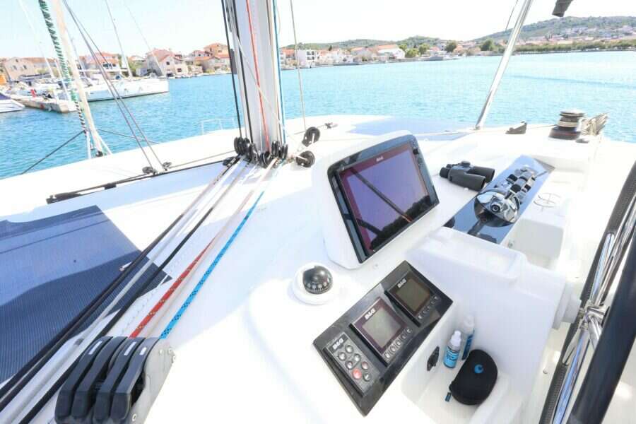 2020-lagoon-46-sail-9906407-20250830010127225-1.jpg