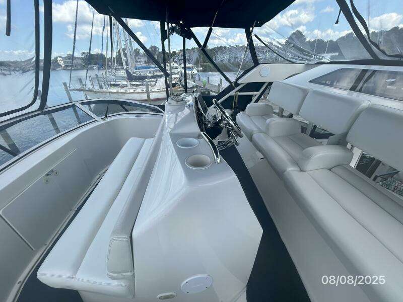39' Silverton flybridge starboard