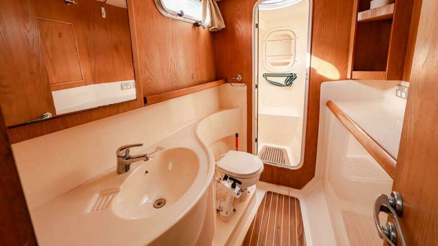 Tru Blu 38ft Broadblue Yacht For Sale