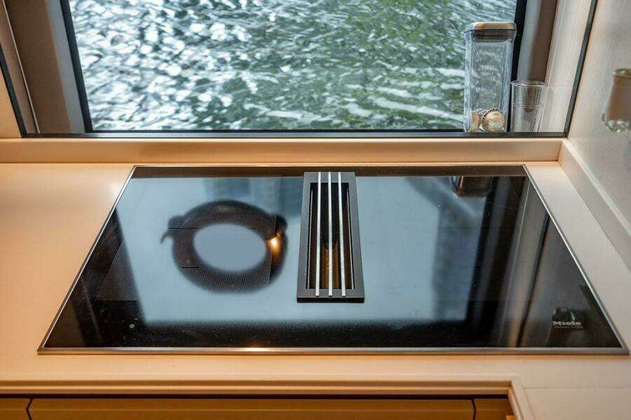 Snack Money 72ft Bluegame Yacht For Sale