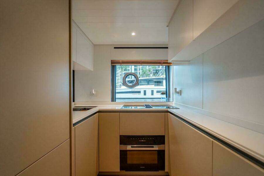 Snack Money 72ft Bluegame Yacht For Sale