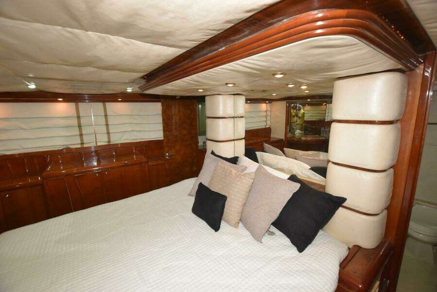 The Dream 74ft Hatteras Yacht For Sale