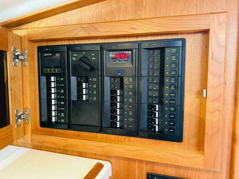 Summer Sounds 34ft Back Cove Yacht For Sale