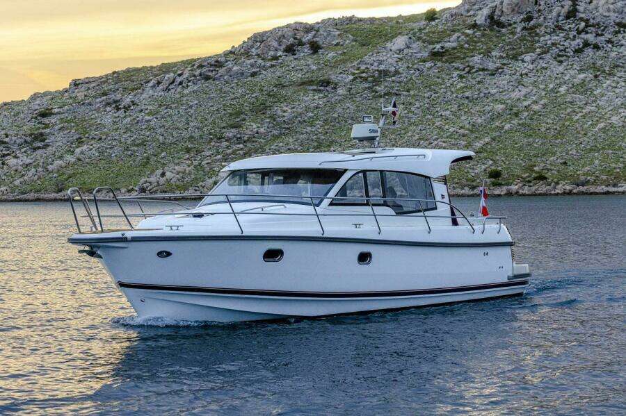 37ft Nimbus Yacht For Sale