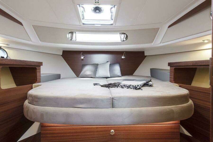 37ft Nimbus Yacht For Sale