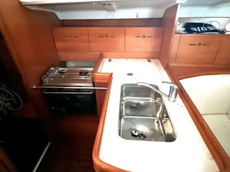 JEB 3 40ft Beneteau Yacht For Sale