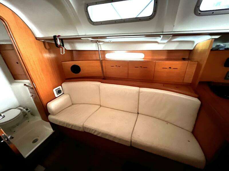 JEB 3 40ft Beneteau Yacht For Sale